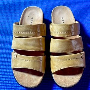 Aragon Walking Shoes Size 6B